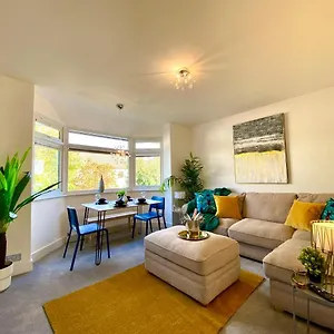 https://2-min-walk-to-the-best-beach-stunning-newly-refurbished.bournemouth-hotels.org